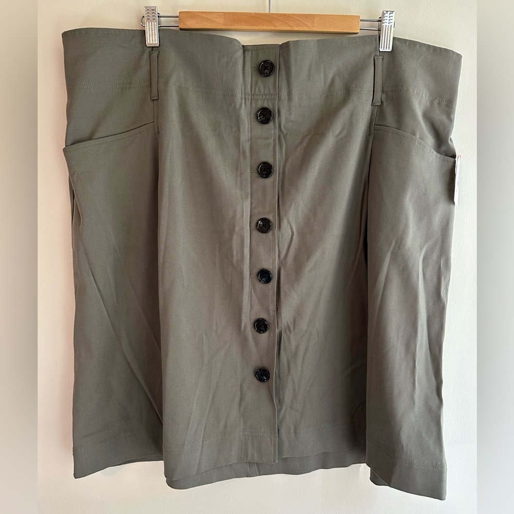 NWT - Reitman’s High Waisted Skirt Sz 22